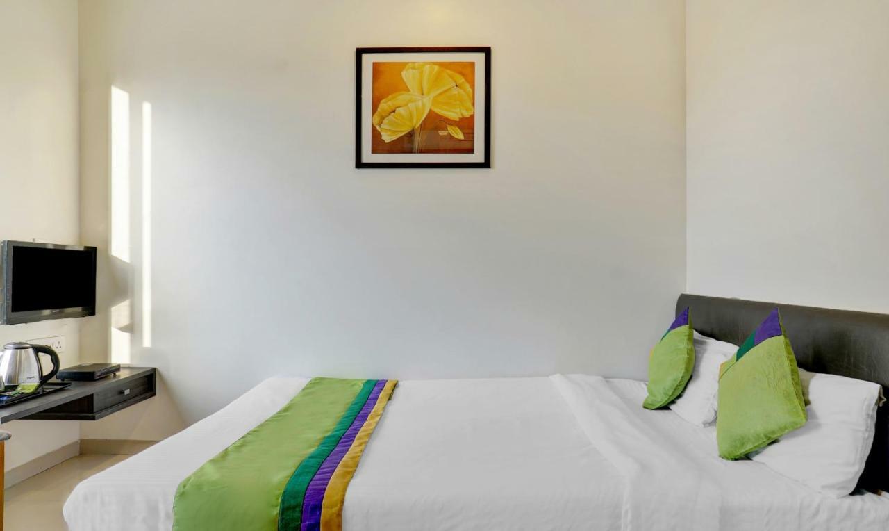 Hotel Treebo Bhagyashree Executive Mundhva Exterior foto
