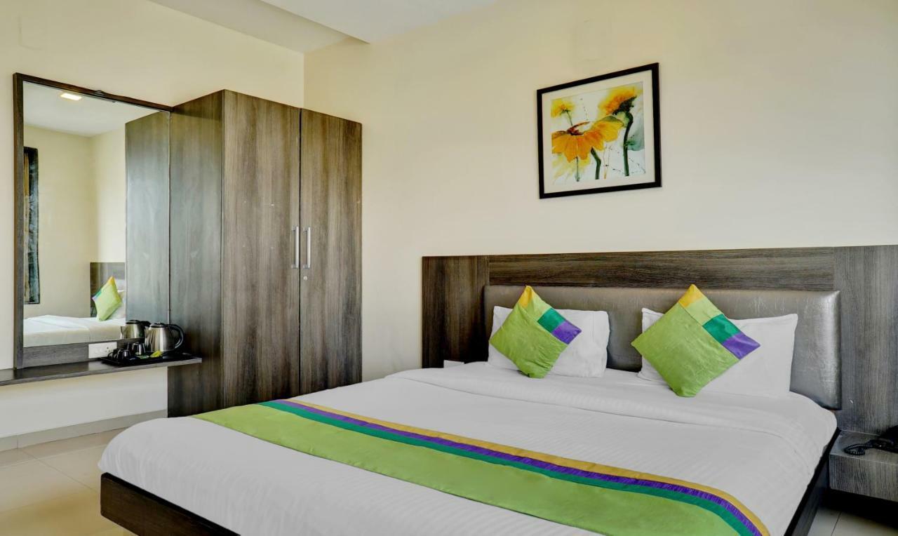 Hotel Treebo Bhagyashree Executive Mundhva Exterior foto